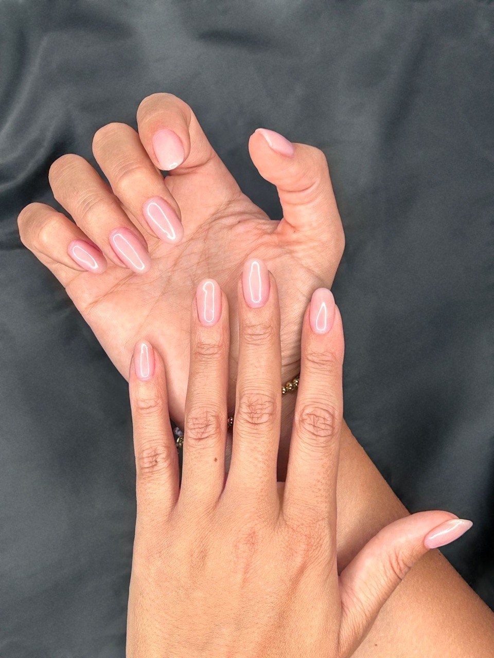 Manicure con smalto semipermanente rosa