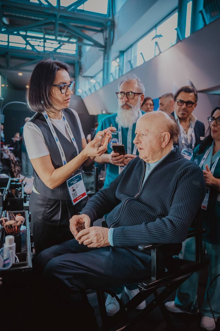 Paola al lavoro durante Casa Sanremo 2025